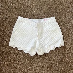 Lilly Pulitzer White Scallop Short sz 0